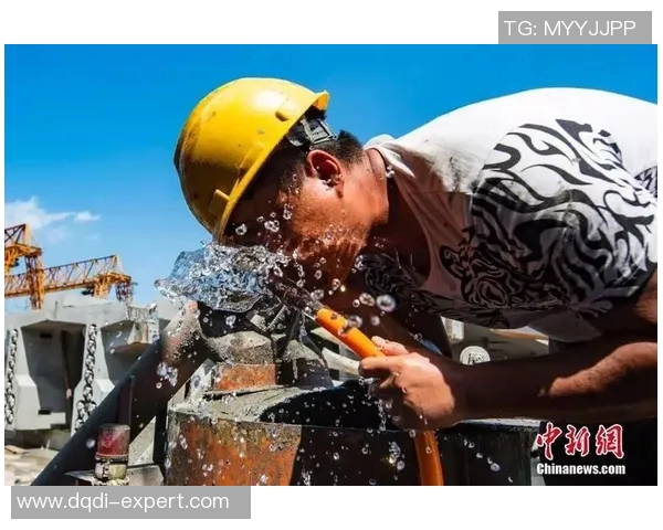 姚明亲自送餐盒饭到球场展现关怀与团队精神的温暖瞬间