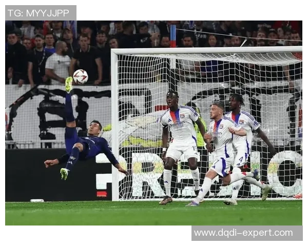 欧联杯精彩对决里昂大胜那不勒斯乌龙球成比赛转折点战术分析