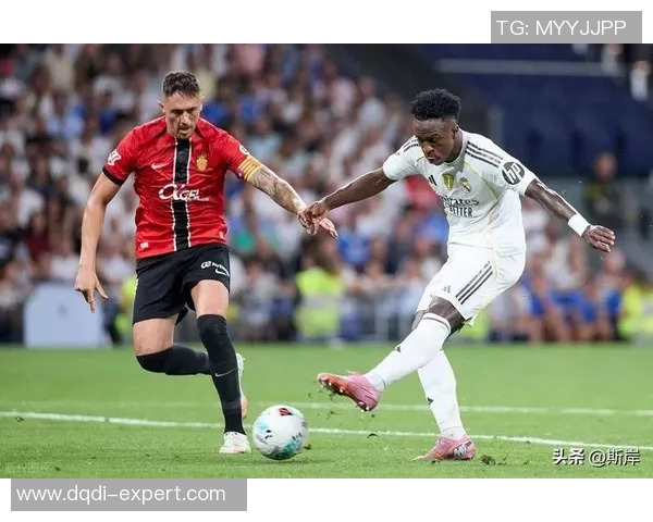 世界杯惊天冷门皇马狂胜那不勒斯五球红牌事件引发全场热议