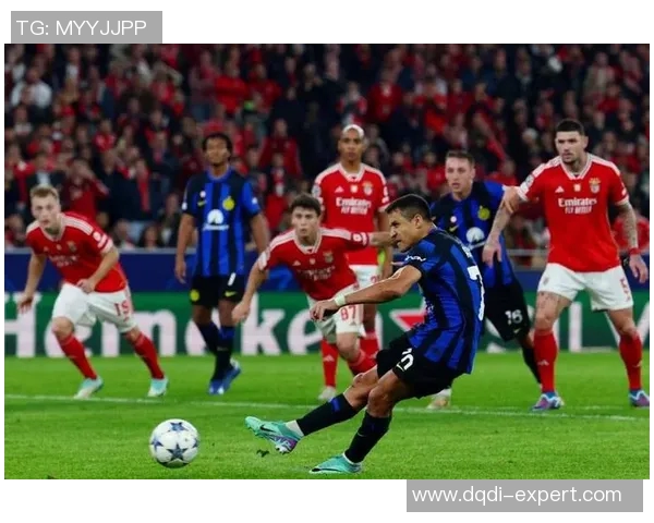 友谊赛精彩对决本菲卡与国米战成平局全场气氛热烈